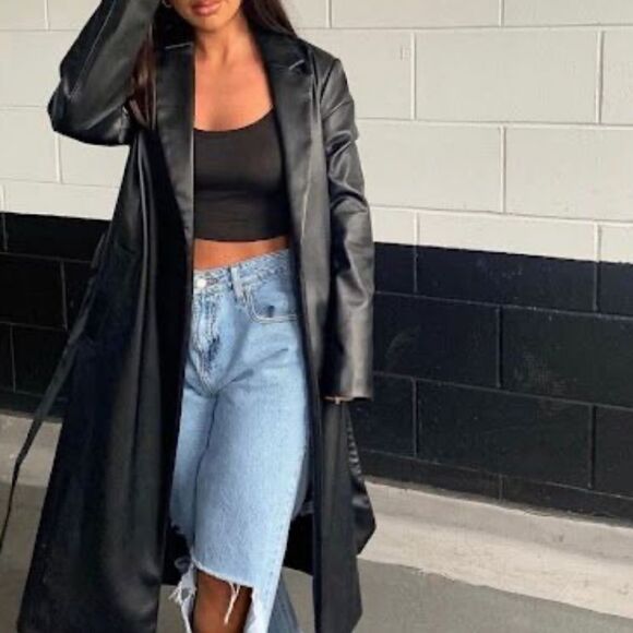 Black scoop neck crop top - Picture 1 of 3
